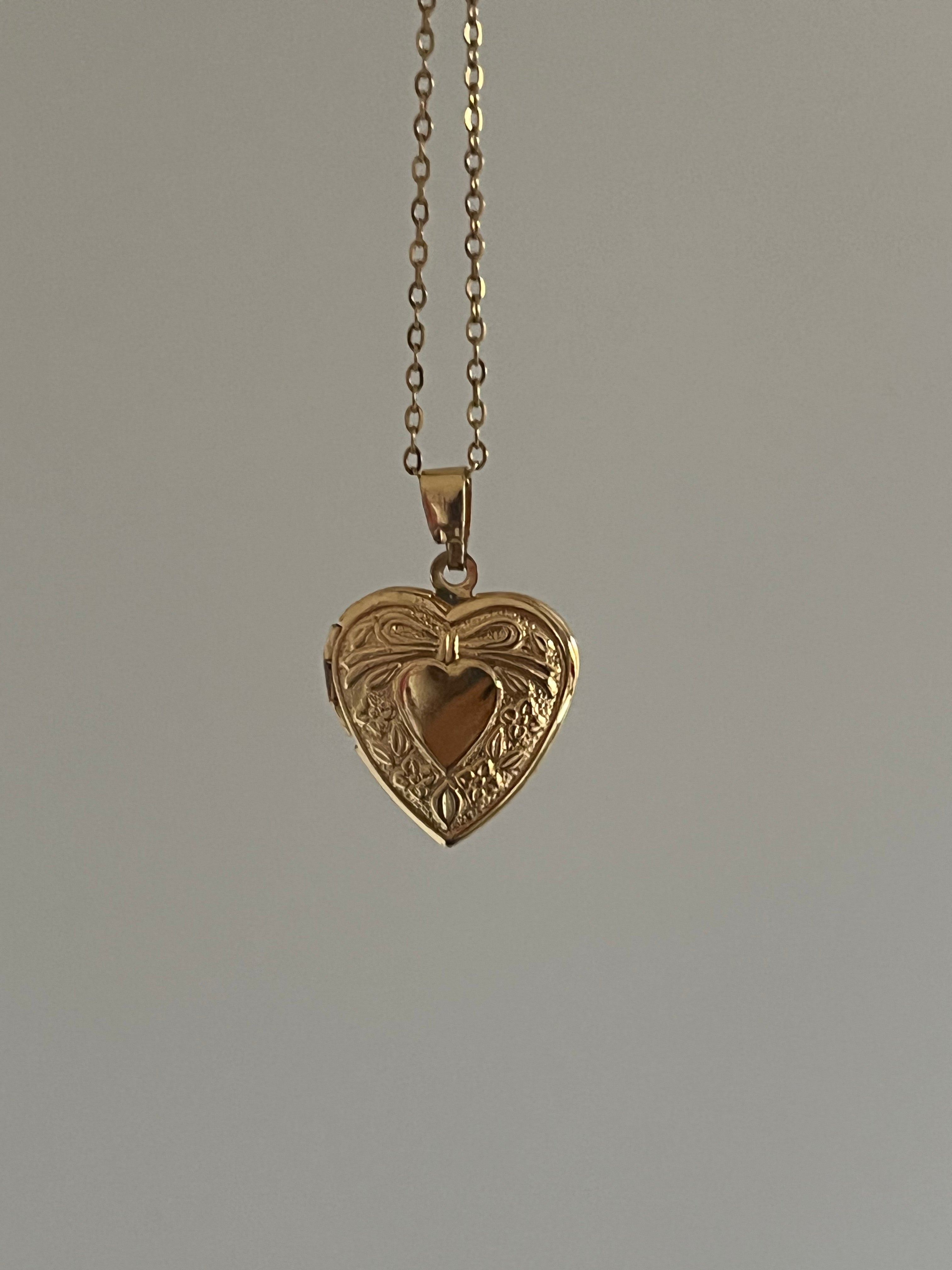 Lorrens Gold Locket Necklace - By Minise