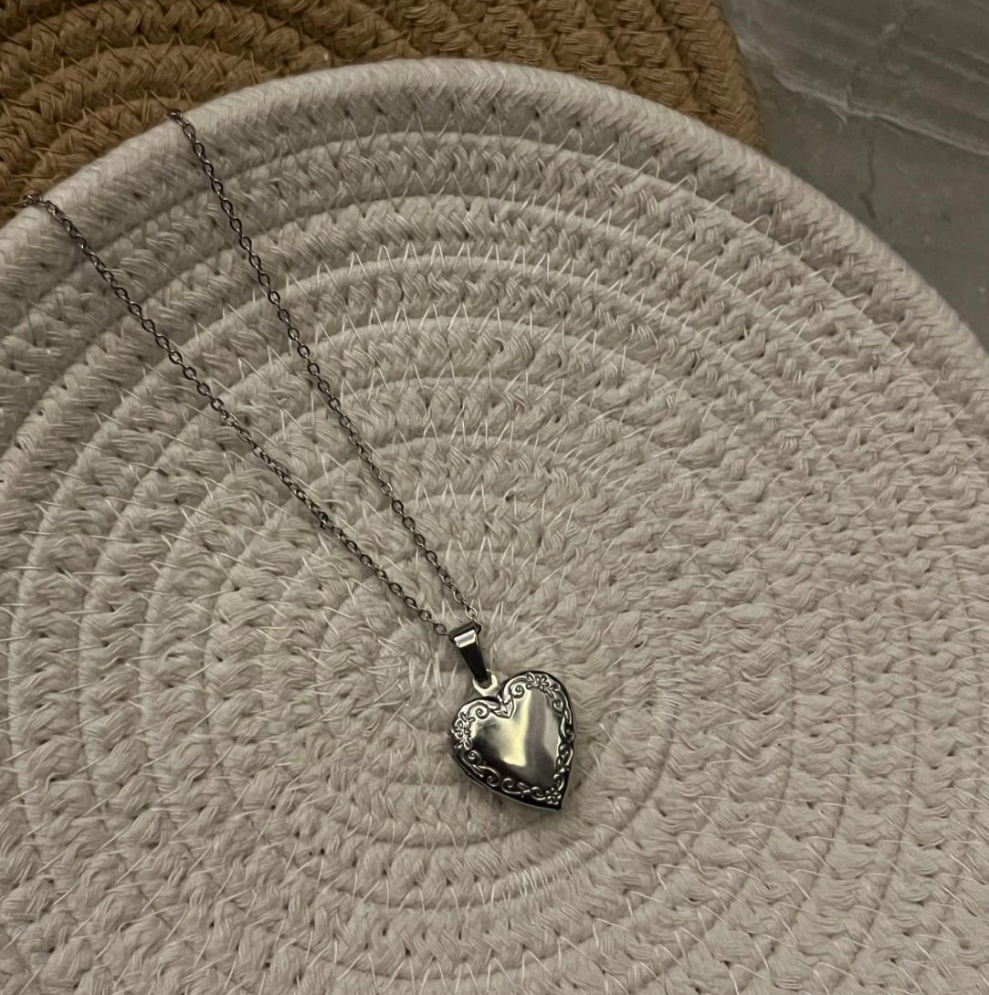 Lorrens Locket Necklace