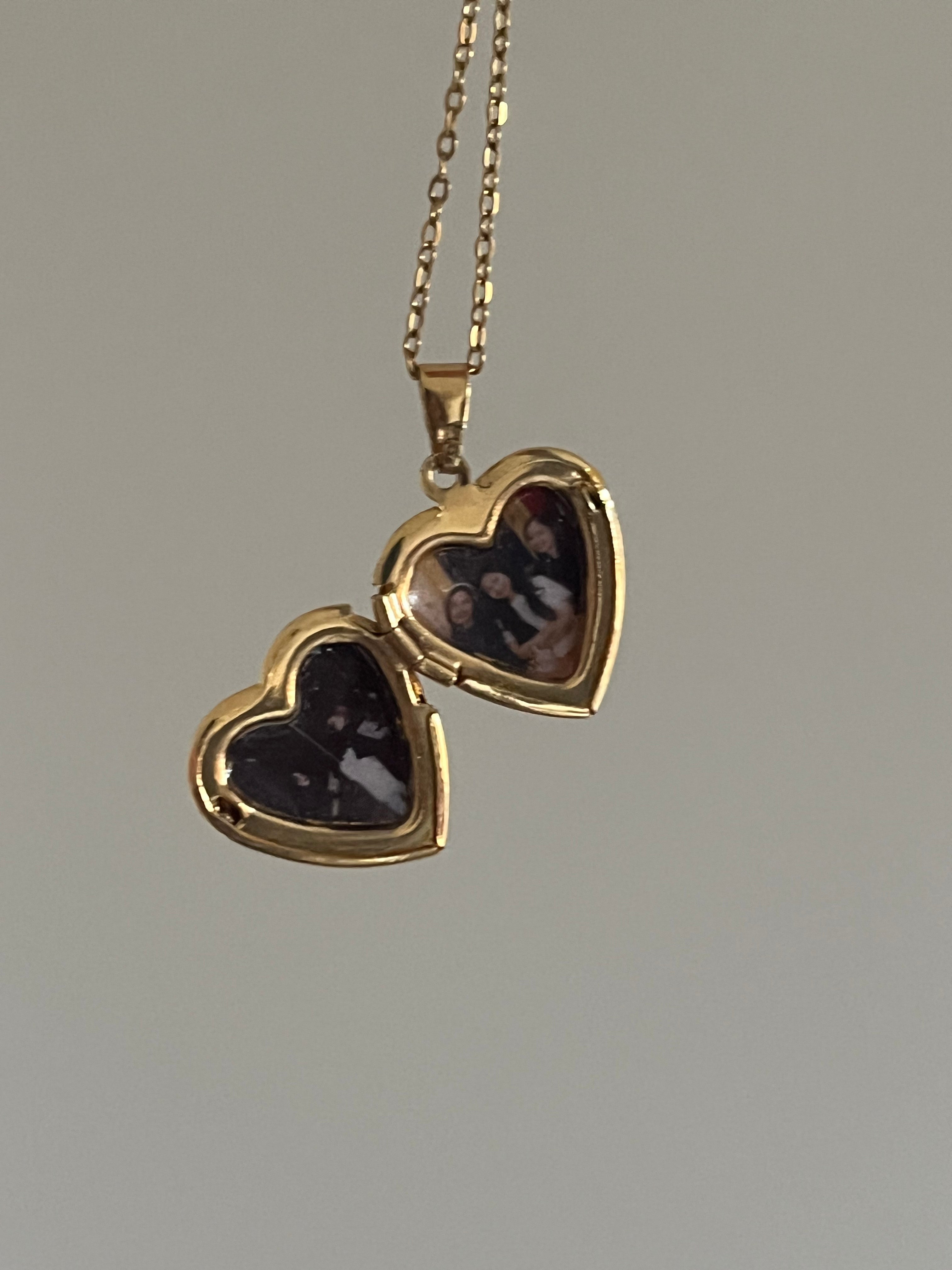 Lorrens Gold Locket Necklace - By Minise