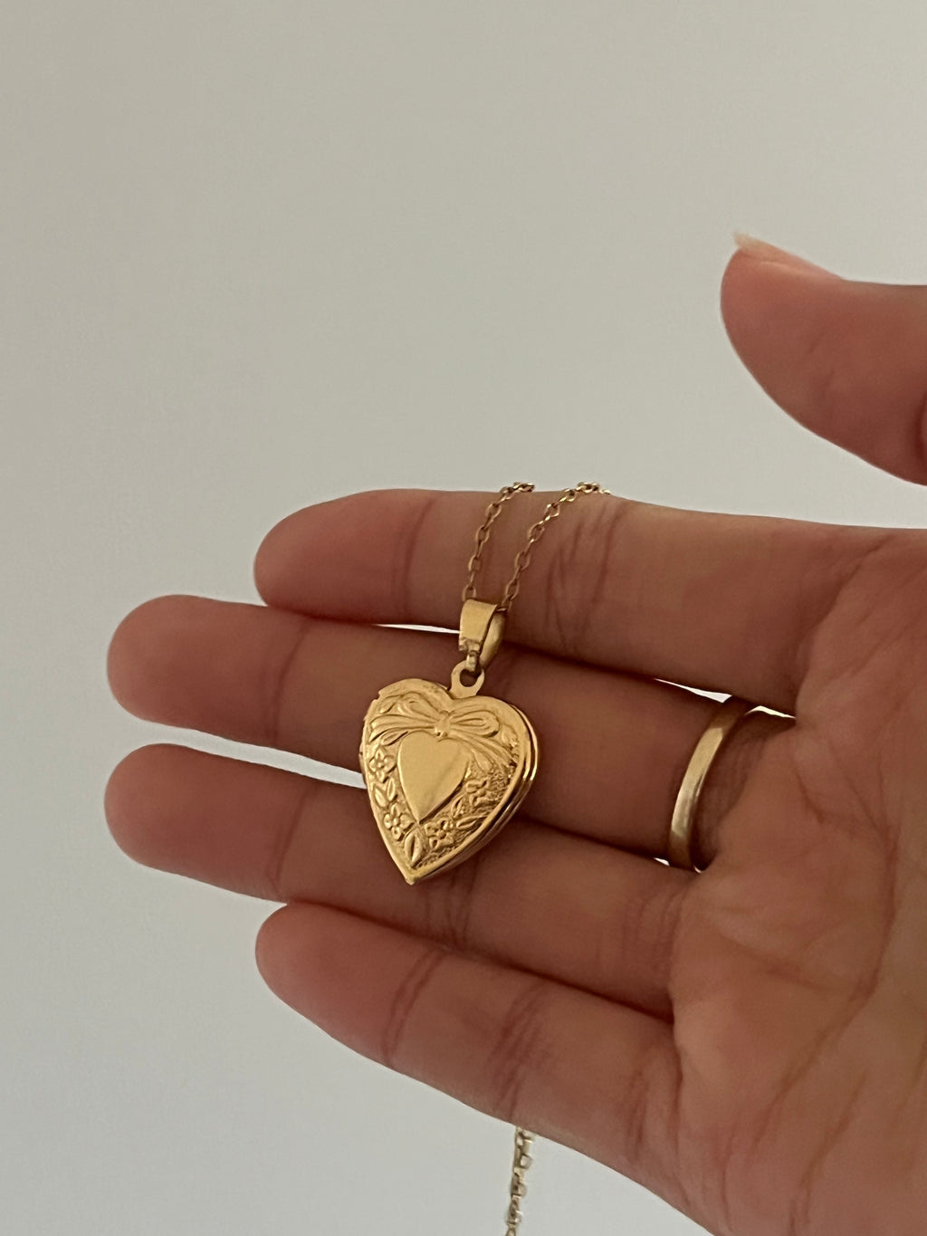 Lorrens Gold Locket Necklace - By Minise